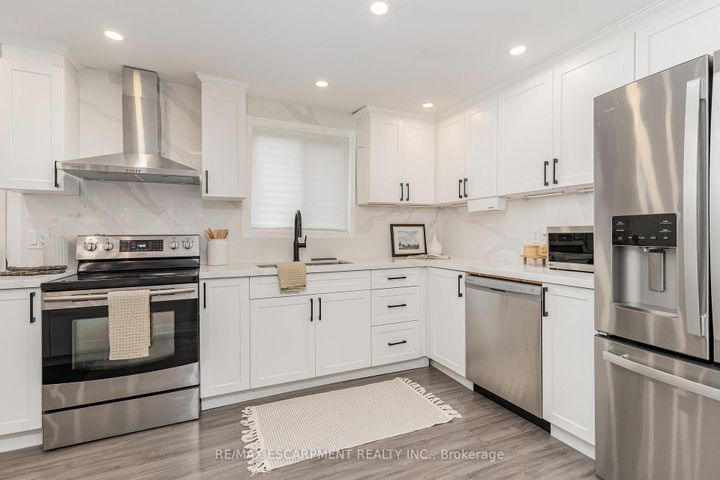 Photo 8 at 4 Robins Avenue, Crown Point, Hamilton