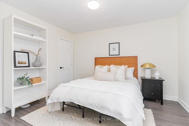 Photo 9 at 4 Robins Avenue, Crown Point, Hamilton