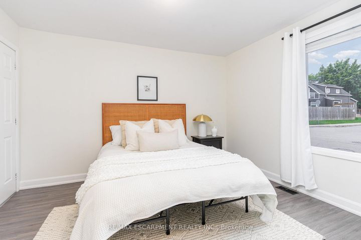 Photo 11 at 4 Robins Avenue, Crown Point, Hamilton