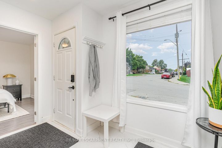 Photo 13 at 4 Robins Avenue, Crown Point, Hamilton