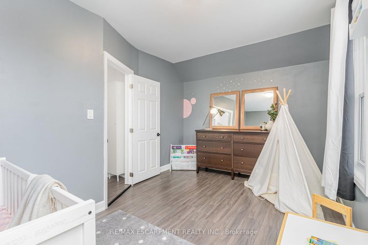 Photo 18 at 4 Robins Avenue, Crown Point, Hamilton