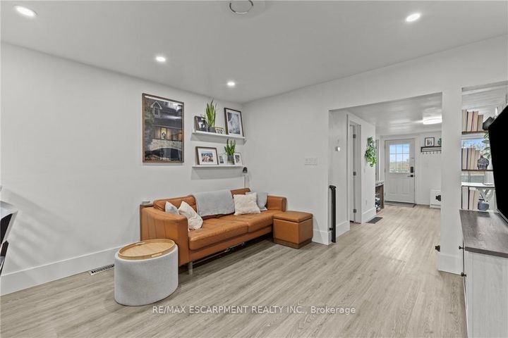 Photo 10 at 199 BARTON Street W, Central, Hamilton