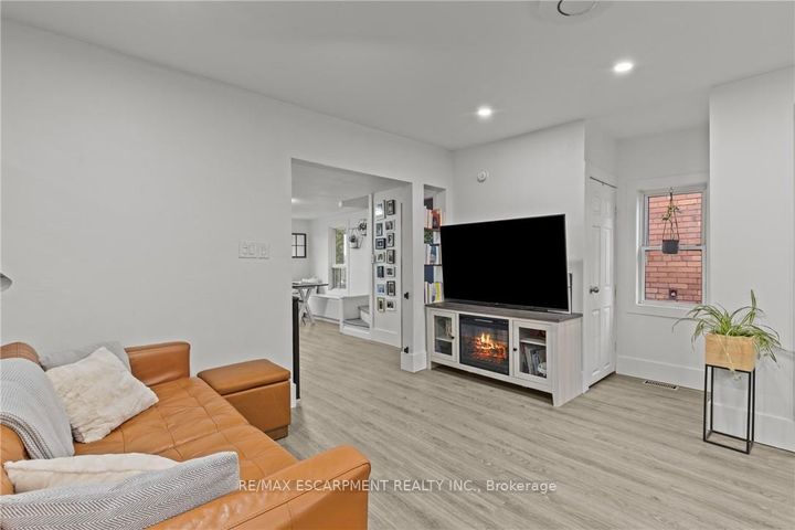 Photo 11 at 199 BARTON Street W, Central, Hamilton