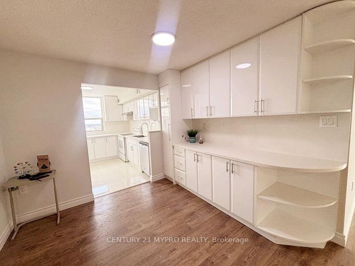 Photo 4 at 1001 - 355 Rathburn Road E, Rathwood, Mississauga