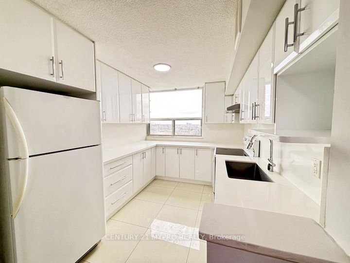 Photo 8 at 1001 - 355 Rathburn Road E, Rathwood, Mississauga