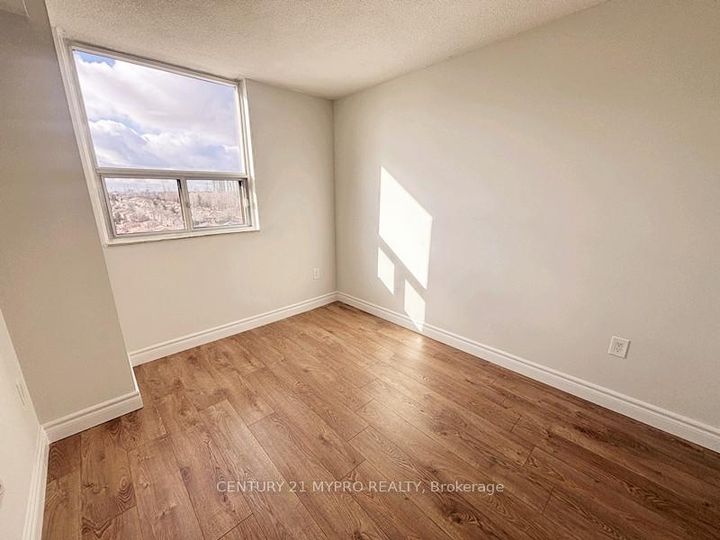 Photo 12 at 1001 - 355 Rathburn Road E, Rathwood, Mississauga