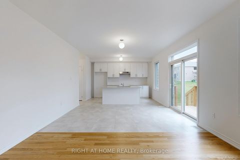 Photo 5 at 40 Ainslie Hill Crescent, Sutton & Jackson's Point, Georgina