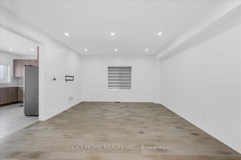 Photo 8 at 1252 Peelar Crescent, Lefroy, Innisfil