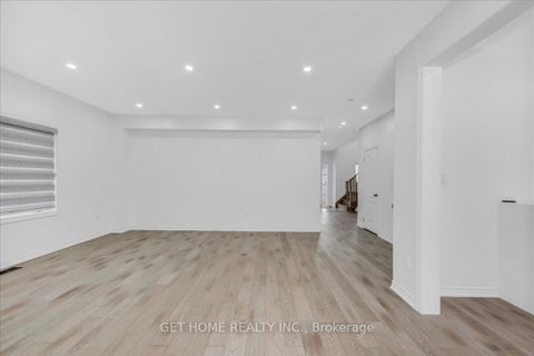 Photo 11 at 1252 Peelar Crescent, Lefroy, Innisfil