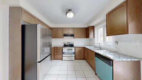 Photo 11 at 17 Kawneer Terrace, Dorset Park, Toronto