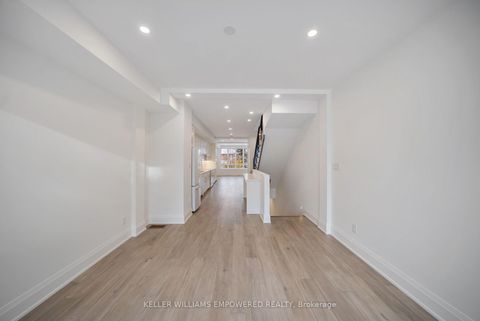 Photo 10 at 4 Leafield Drive, L'Amoreaux, Toronto