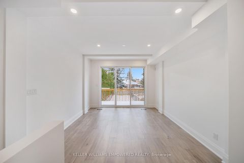 Photo 12 at 4 Leafield Drive, L'Amoreaux, Toronto