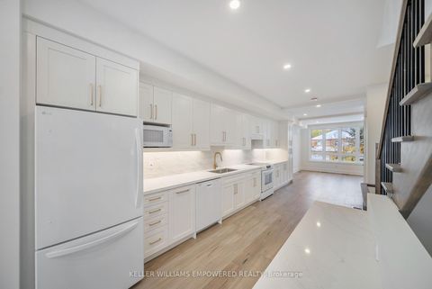 Photo 14 at 4 Leafield Drive, L'Amoreaux, Toronto