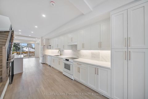 Photo 16 at 4 Leafield Drive, L'Amoreaux, Toronto