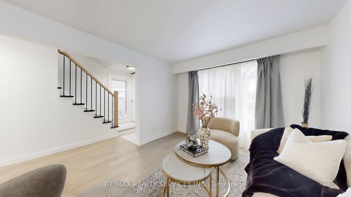 Photo 5 at 26 Mayfair Crescent, Central Park, Brampton