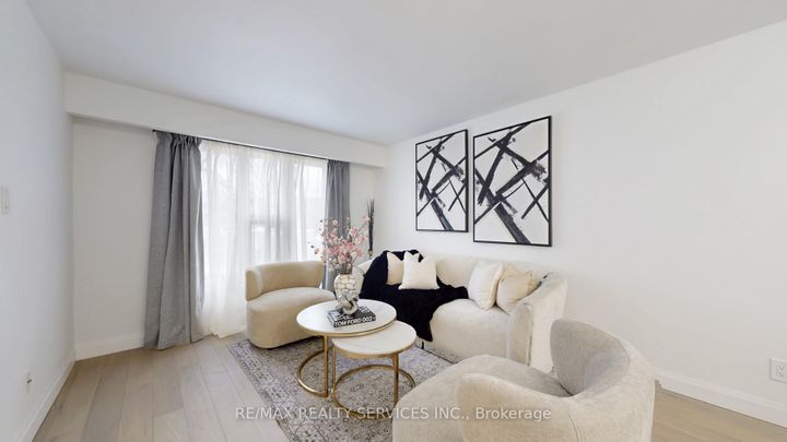 Photo 6 at 26 Mayfair Crescent, Central Park, Brampton