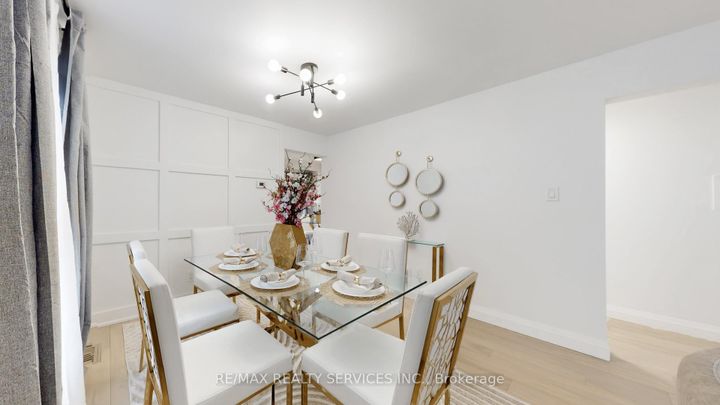 Photo 11 at 26 Mayfair Crescent, Central Park, Brampton