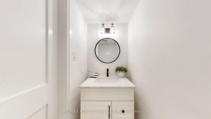 Photo 20 at 26 Mayfair Crescent, Central Park, Brampton