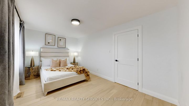 Photo 24 at 26 Mayfair Crescent, Central Park, Brampton