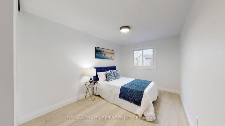 Photo 27 at 26 Mayfair Crescent, Central Park, Brampton