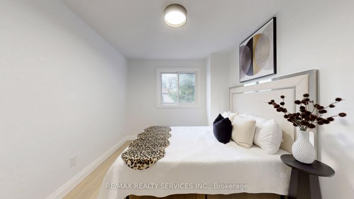 Photo 29 at 26 Mayfair Crescent, Central Park, Brampton