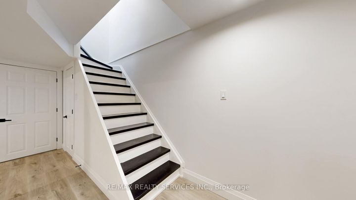 Photo 32 at 26 Mayfair Crescent, Central Park, Brampton