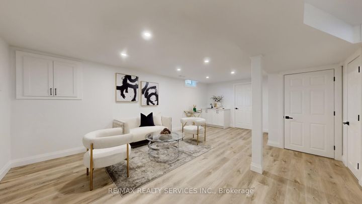 Photo 33 at 26 Mayfair Crescent, Central Park, Brampton