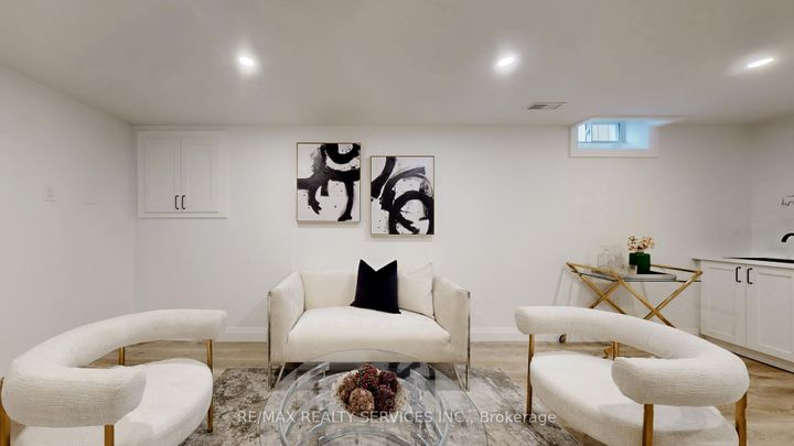 Photo 34 at 26 Mayfair Crescent, Central Park, Brampton