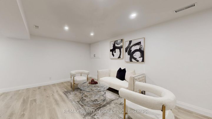 Photo 35 at 26 Mayfair Crescent, Central Park, Brampton