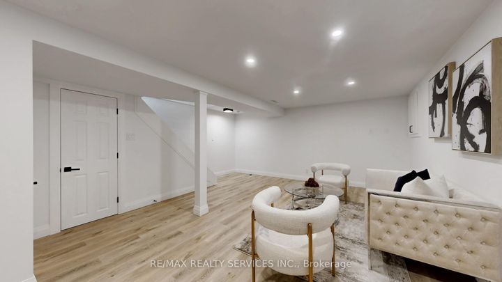 Photo 37 at 26 Mayfair Crescent, Central Park, Brampton