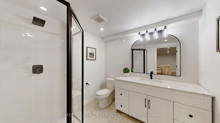 Photo 38 at 26 Mayfair Crescent, Central Park, Brampton