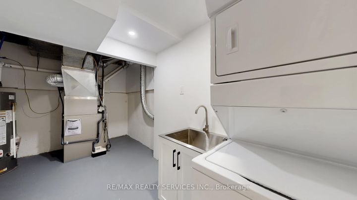 Photo 40 at 26 Mayfair Crescent, Central Park, Brampton