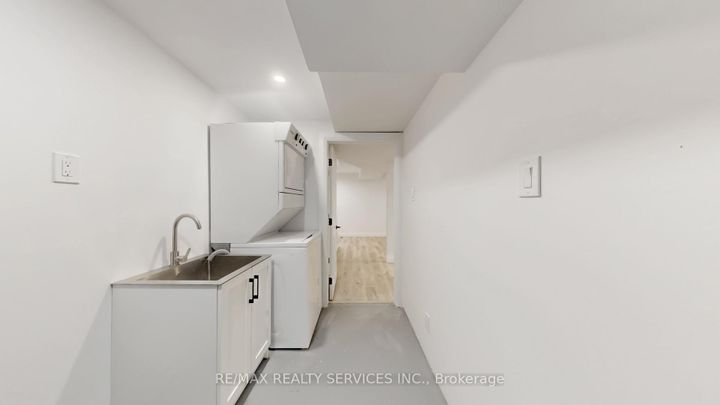 Photo 41 at 26 Mayfair Crescent, Central Park, Brampton