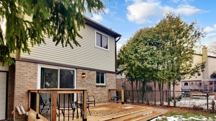 Photo 42 at 26 Mayfair Crescent, Central Park, Brampton