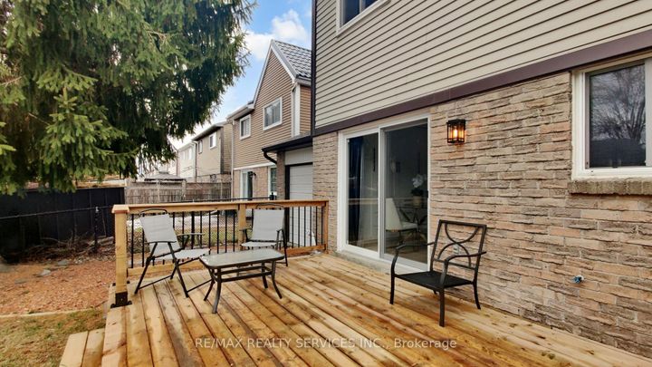 Photo 45 at 26 Mayfair Crescent, Central Park, Brampton