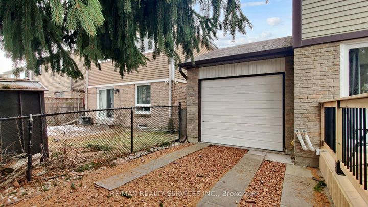 Photo 48 at 26 Mayfair Crescent, Central Park, Brampton