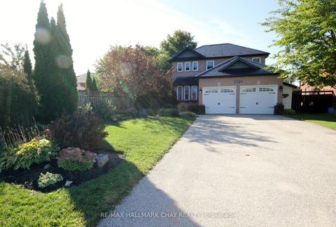 Photo 1 at 1084 Winnifred Court, Alcona, Innisfil