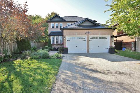 Photo 2 at 1084 Winnifred Court, Alcona, Innisfil
