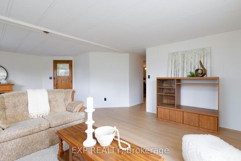 Photo 6 at 11 Geneva Court, Sutton & Jackson's Point, Georgina