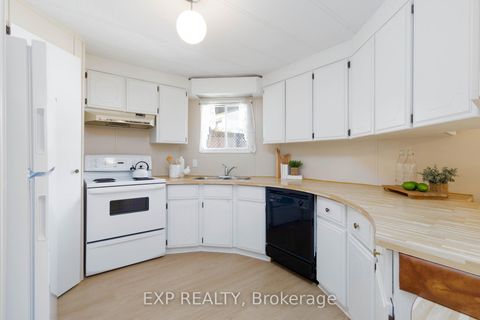 Photo 9 at 11 Geneva Court, Sutton & Jackson's Point, Georgina