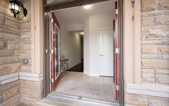 Photo 3 at 44 Hammerhead Road, Northwest Brampton, Brampton