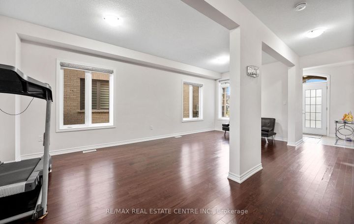 Photo 5 at 44 Hammerhead Road, Northwest Brampton, Brampton