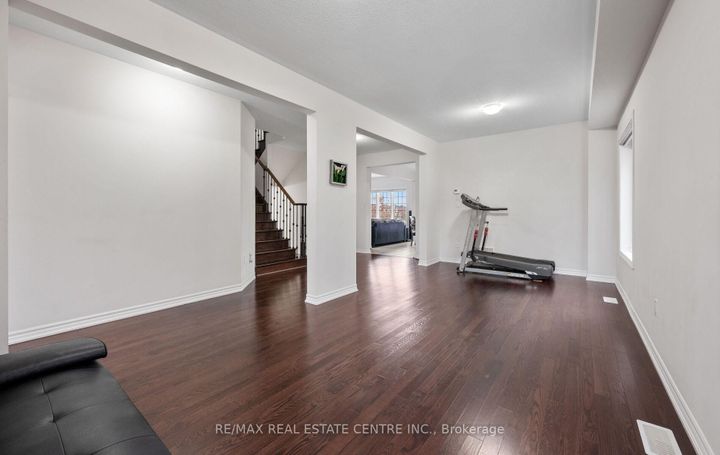 Photo 7 at 44 Hammerhead Road, Northwest Brampton, Brampton