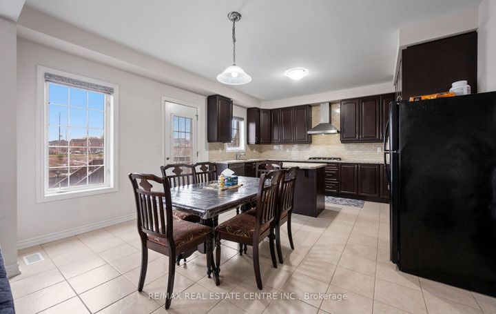 Photo 11 at 44 Hammerhead Road, Northwest Brampton, Brampton