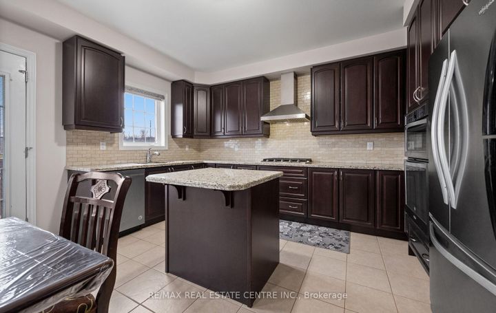 Photo 14 at 44 Hammerhead Road, Northwest Brampton, Brampton