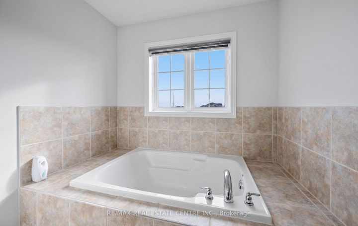 Photo 27 at 44 Hammerhead Road, Northwest Brampton, Brampton