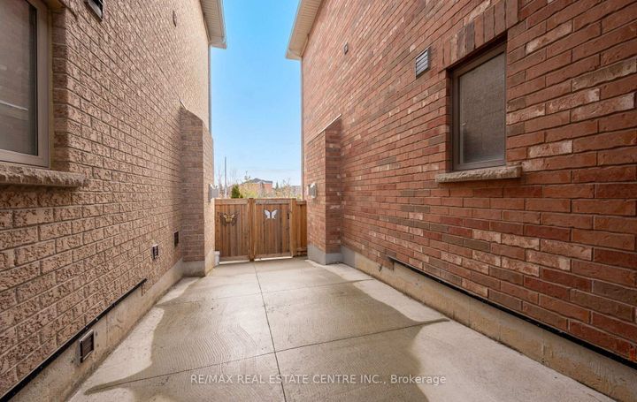 Photo 45 at 44 Hammerhead Road, Northwest Brampton, Brampton