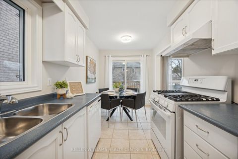 Photo 7 at 722 Walpole Crescent, Wyndham, Newmarket