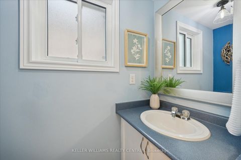 Photo 9 at 722 Walpole Crescent, Wyndham, Newmarket