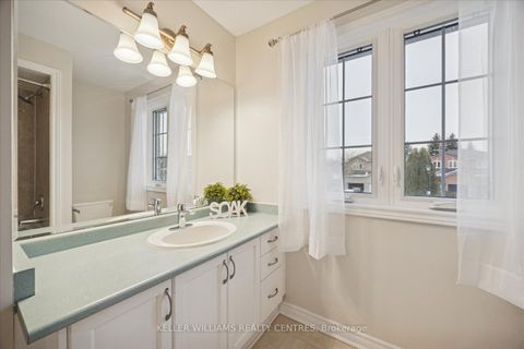 Photo 13 at 722 Walpole Crescent, Wyndham, Newmarket